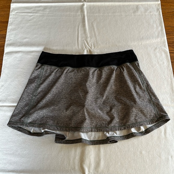 lululemon athletica Gray and Black Skirt - Picture 1 of 12